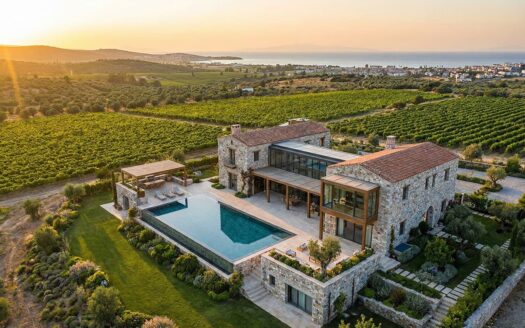 Vineyard Estate: Urla Bağ Yolu Üzerinde Modern Çiftlik Evi